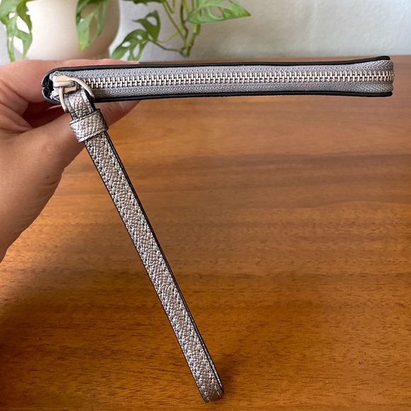 NEW Coach Corner Zip Wristlet Silver Metallic Ash Leather Wallet Glam Clutch - Picture 5 of 15